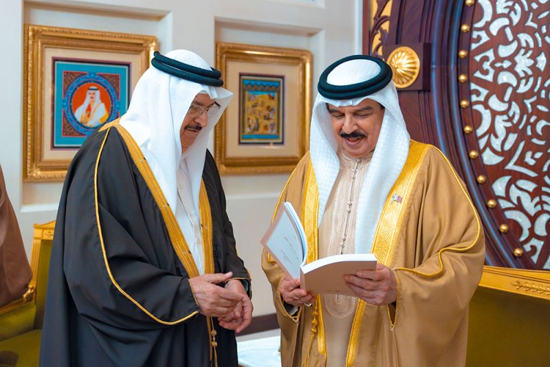 الملك المعظم يستقبل السفير خليل الذوادي بمناسبة انتهاء فترة عمله في الأمانة العامة لجامعة الدول العربية