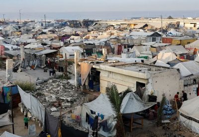 إسرائيل تلقي منشورات شرقي مدينة غزة.. ونزوح للعشرات