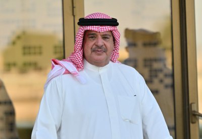 سمو الشيخ عبدالله بن عيسى يشهد السباق الرابع للخيل
