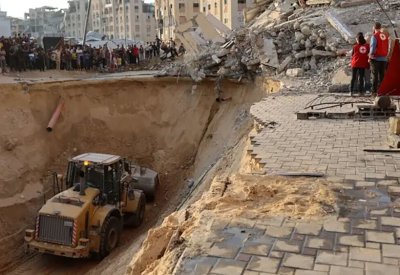 البحث عن جثث أسرى يتواصل في غزة.. وانقسام في إسرائيل