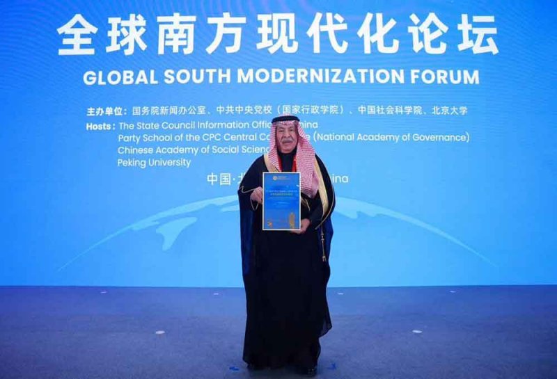 جائزة صينية للمشرف العام على مكتبة الملك عبدالعزيز العامة بالرياض