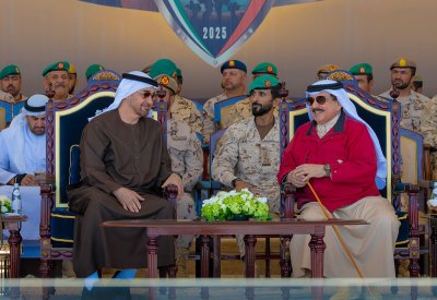 الملك المعظم القائد الأعلى للقوات المسلحة وأخوه سمو رئيس الإمارات القائد الأعلى للقوات المسلحة يتفضلان بحضور التمرين العسكري المشترك "التمرين البحريني الإماراتي ربدان شويمان"