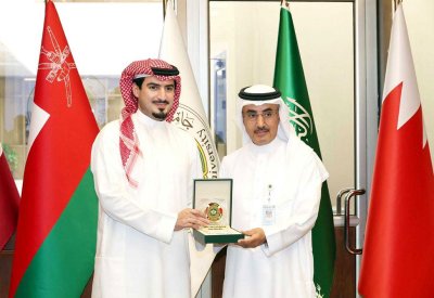 محافظ العاصمة يبحث التعاون في المبادرات الصحية والمجتمعية مع جامعة الخليج العربي