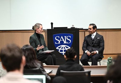 سفير البحرين لدى أميركا يشارك في جلسة حوارية بالتعاون مع جامعة جونز هوبكنز