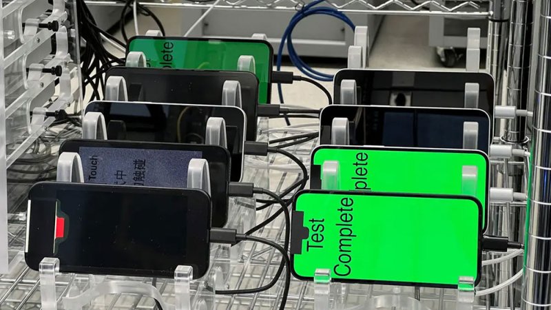 "أبل" تخطط لطرح هاتف اقتصادي بكاميرا سيلفي متطورة من الفئة العليا