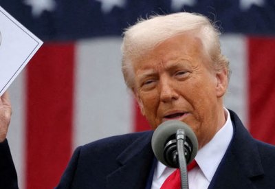 ترامب يؤكد انتظاره لقرار المحكمة العليا بشأن الرسوم الجمركية