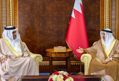 الشيخ خالد بن عبد الله يلتقي مؤنس المردي ويشيد بعطائه المهني ودوره في خدمة الصحافة الوطنية