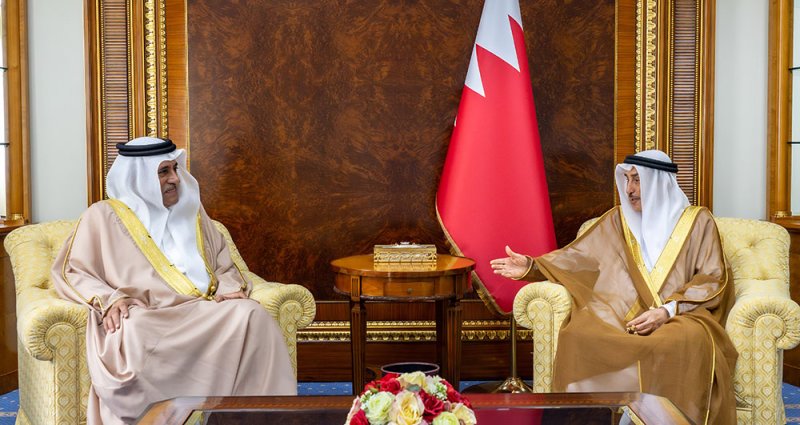 الشيخ خالد بن عبد الله يلتقي مؤنس المردي ويشيد بعطائه المهني ودوره في خدمة الصحافة الوطنية