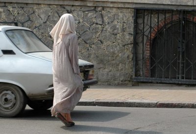 "المغنّي ليس أحسن مني".. شيخ جزائري يثير جدلاً والنقابة تعتذر