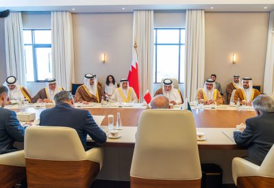 سمو ولي العهد رئيس مجلس الوزراء يعقد جلسة مباحثات مع رئيس وزراء جمهورية باكستان الإسلامية