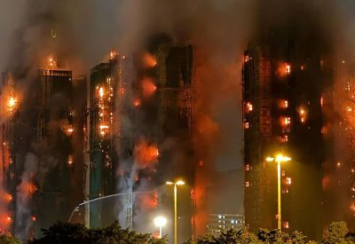 فيديو "من الجحيم".. النار تلتهم مجمع مبان في هونغ كونغ