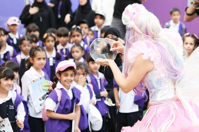 عروض مدرسية تثري مهرجان العين للكتاب 2025