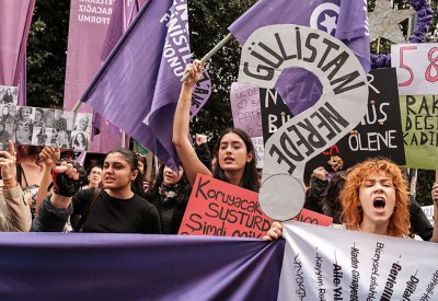 اعتقال 14 شخصا خلال تظاهرة نسائية في إسطنبول