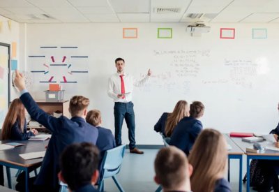 الدراسة في الخارج تدخل في نفق مظلم.. تكاليف أعلى وجدال سياسي أكثر