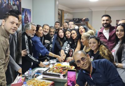 فريق عمل مسلسل "السرايا الصفرا" يحتفل بأول يوم بروفات