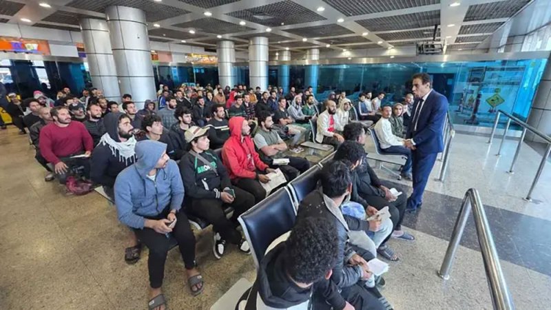 خارجية مصر تستعيد 131 مواطنًا كانوا محتجرين في ليبيا