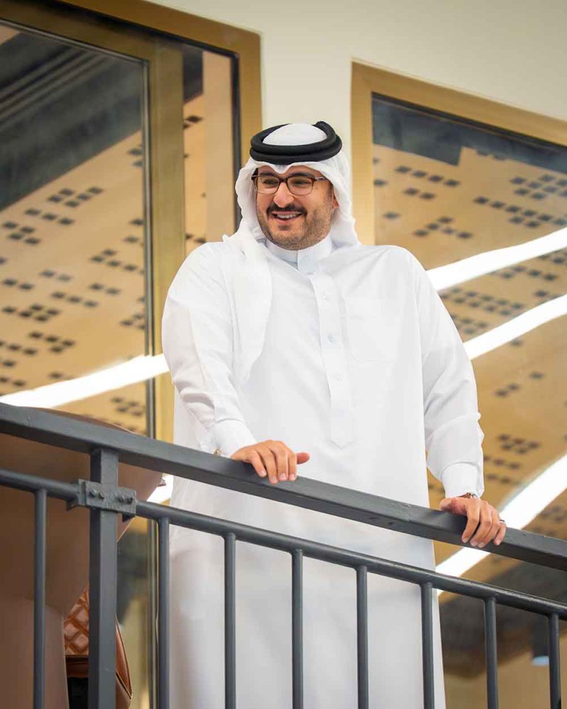 سمو الشيخ عيسى بن سلمان بن حمد يشهد السباق الخامس للخيل على كؤوس النادي ومؤسسة الحصان العربي