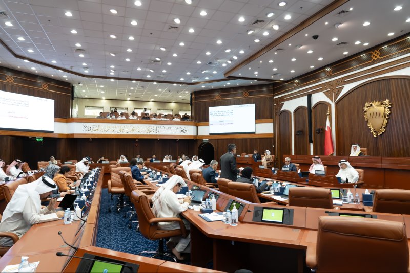 لا تعاقد مع الوافدين إلا عند تعذُّر وجود مرشح بحريني