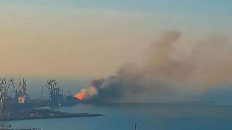 تعرض ناقلتان من أسطول الظل الروسي لانفجارين قبالة ساحل تركيا