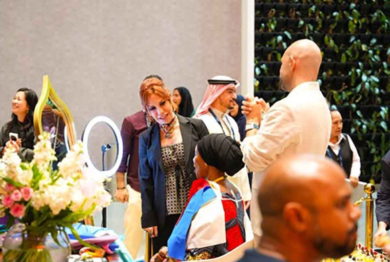 (دانات) يعزز حضوره العالمي بإطلاق صالة مشتركة مع (ذا بيستر كولكشن) في معرض الجواهر العربية 2025