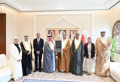 الشيخ أحمد بن محمد آل خليفة يسلّم رئيس مجلس النواب تقرير ديوان الرقابة المالية والإدارية 2024/2025