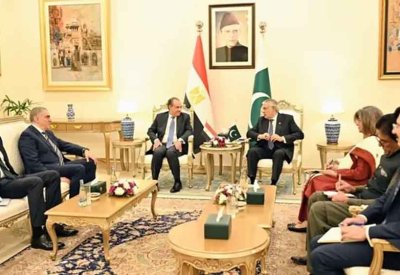 مصر وباكستان تبحثان تعزيز الربط بين قناة السويس وميناء جوادر