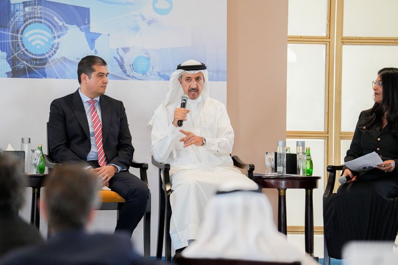 وزير المواصلات والاتصالات يستعرض مستقبل النقل والاتصالات في مملكة البحرين خلال فعالية لغرفة التجارة الأمريكية في البحرين