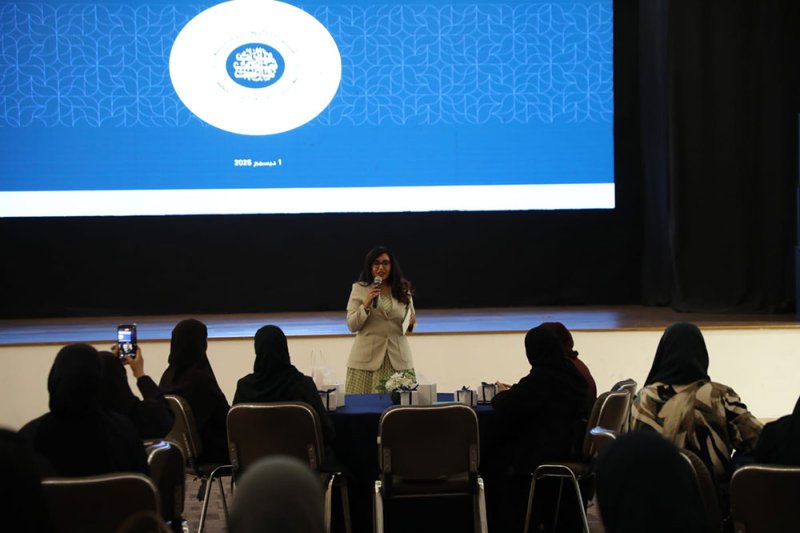 آمنة الرميحي تشيد بالكفاءات النسائية العاملة في المجلس وإسهاماتها المؤثرة في حماية الموارد الطبيعية وتعزيز الاستدامة