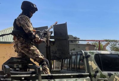 استقالة وزير الدفاع النيجيري بعد موجة من عمليات الخطف