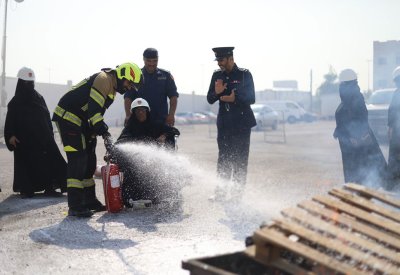 الإدارة العامة للدفاع المدني تنظم ورشة توعوية لربات المنازل بعنوان «بيتي آمن»