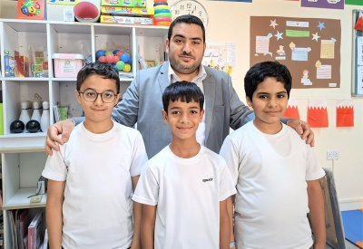 ثلاثة طلاب يجتازون صعوبات التعلّم بجهود الاختصاصي حبيب حسن
