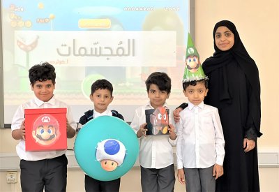 المعلمة كوثر حميد تقدم دروس الرياضيات بأسلوبها التفاعلي الممتع