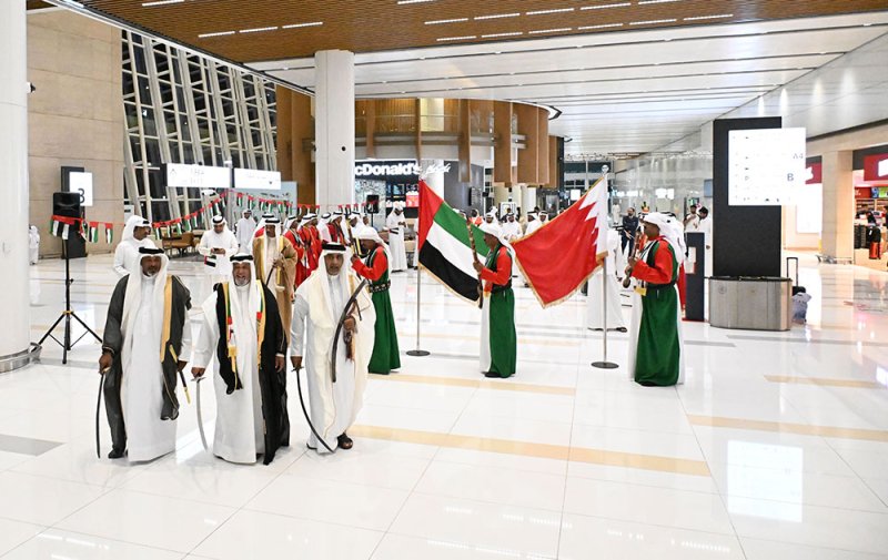 مطار البحرين الدولي يحتفي باليوم الوطني لدولة الإمارات العربية المتحدة بفعاليات ثقافية