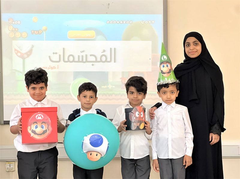المعلمة كوثر حميد تقدم دروس الرياضيات بأسلوبها التفاعلي الممتع