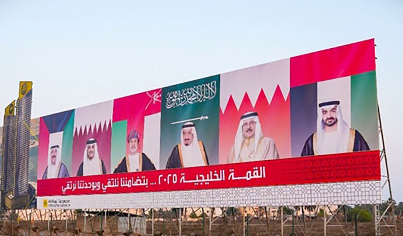 شوارع البحرين تكتسي بالزينة استعدادًا لاستضافة القمة الخليجية السادسة والأربعين