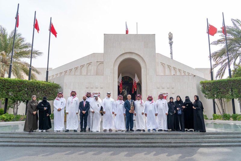 أمانة النواب تستقبل وفداً من الجامعة الأهلية