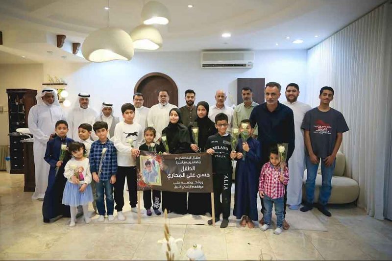 أطفال البلاد القديم يجسّدون "قلب البحرين" في زيارة لأسرة الطفل حسن المحاري