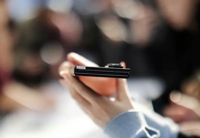 مميزات وعيوب هاتف Galaxy Z TriFold الجديد