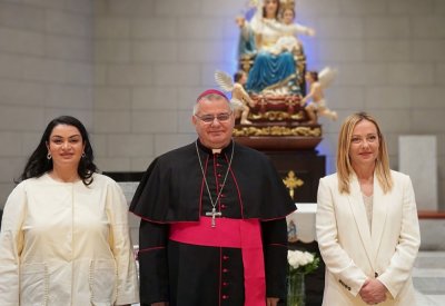 "الملك حمد العالمي للتعايش" ينظم زيارة لرئيسة وزراء إيطاليا لكاتدرائية سيدة شبه الجزيرة العربية