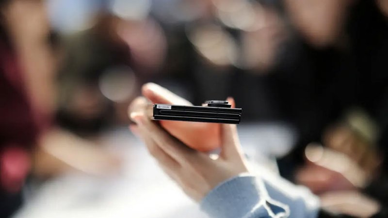مميزات وعيوب هاتف Galaxy Z TriFold الجديد