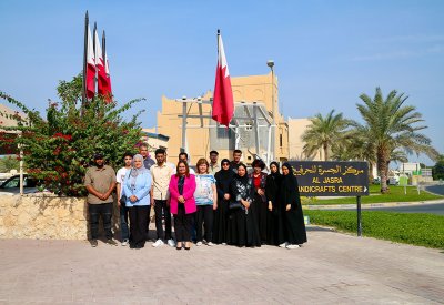 “البحرين الجامعية” تعزّز الانتماء الوطني عبر رحلة ميدانية لمركز الجسرة للحرف اليدوية