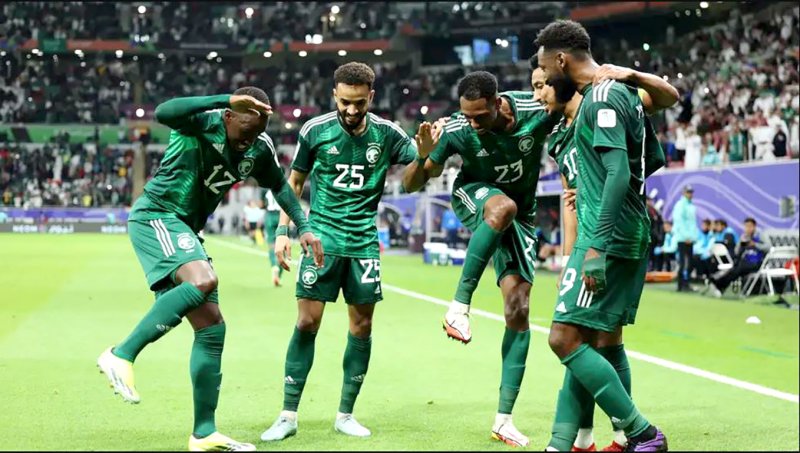 نشأت أكرم: المنتخب السعودي استعاد هويته