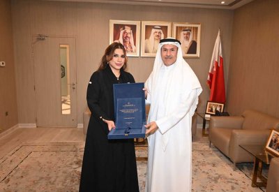 هشام بن عبدالرحمن يهنئ موظفي شؤون الجنسية والجوازات والإقامة بإنجازاتهم العلمية والرياضية