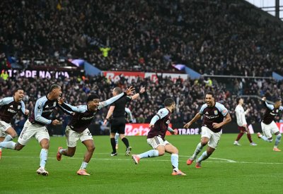 أستون فيلا يسقط أرسنال بثنائية في الدوري الإنجليزي