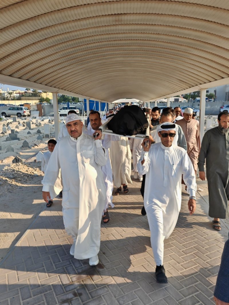 تشييع السفير السابق ظافر العمران إلى مثواه الأخير بمقبرة المحرق