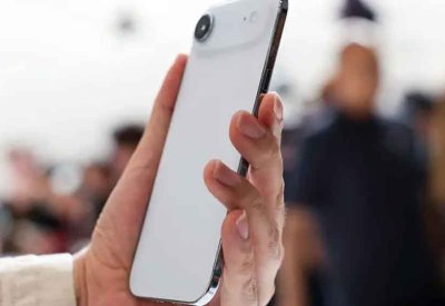 تسريبات: أول آيفون قابل للطي بلا منفذ SIM.. ويصل بشاشة 7.8 بوصة نهاية 2026