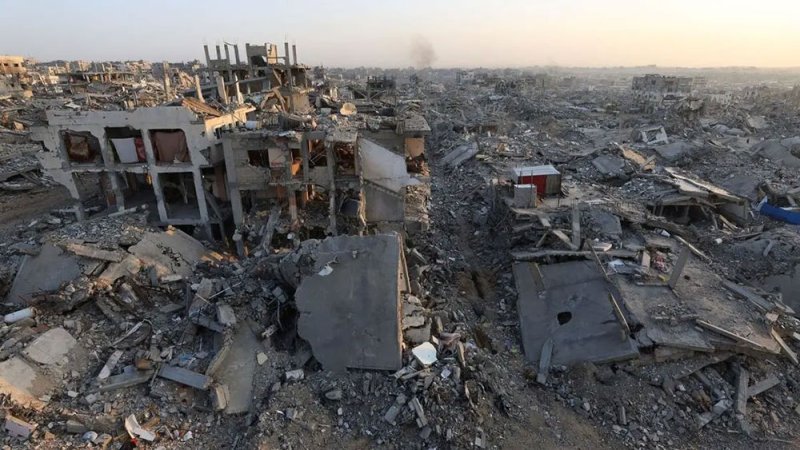 يديعوت أحرونوت: الجيش الإسرائيلي يؤيد مجاراة خطة ترامب في غزة