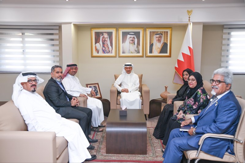 محافظ الشمالية يستقبل رئيس جمعية المؤسسات الصغيرة والمتوسطة البحرينية
