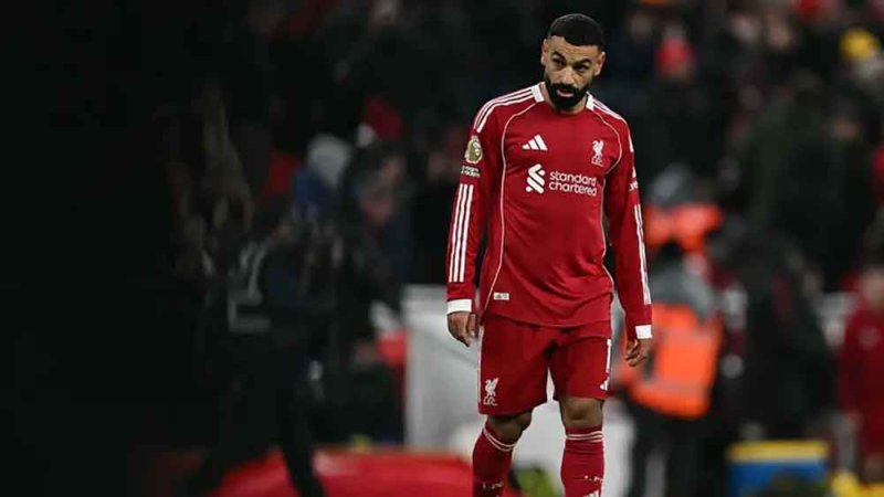 أسطورة إنجلترا: صلاح يدمر تاريخه في ليفربول.. ويجب طرده