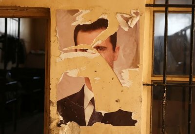 آخر رئيس حكومة بعهد الأسد يؤكد: الروس والإيرانيون تركوه